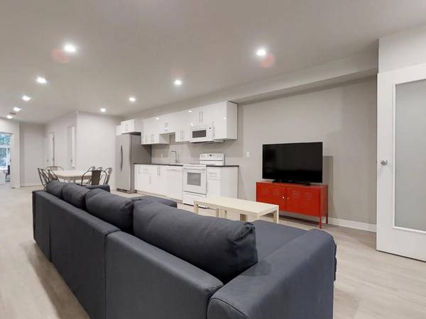 Colocation / Appartement 7 pièces de 131 m², Montréal / Photo 2