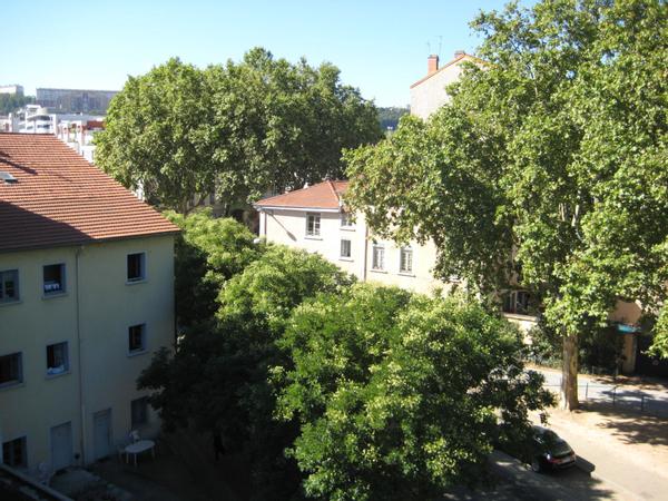 Colocation / Appartement 3 pièces de 55 m², Lyon, Rue du Sergent Michel Berthet / Photo 2