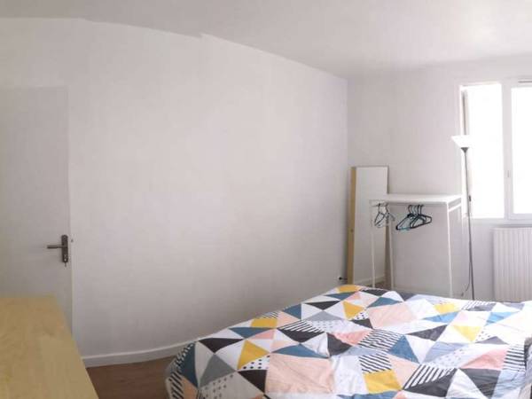Colocation / Appartement 4 pièces de 80 m², Saint-Denis, Place de l'Ermitage / Photo 2