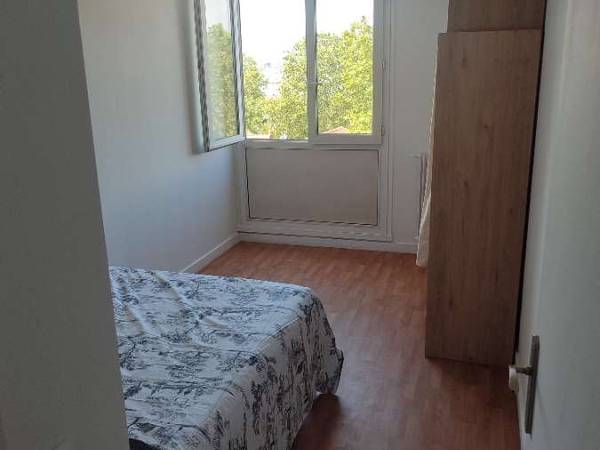 Colocation / Appartement 3 pièces de 65 m², Le Kremlin-Bicêtre, Rue de l'Egalité / Photo 2