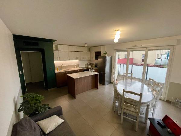 Colocation / Appartement 3 pièces de 65 m², Vernaison, Rue du Coteau / Photo 2