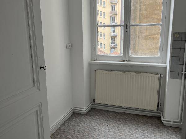 Location / Appartement 3 pièces de 57 m², Lyon, Rue Léon Jouhaux / Photo 2