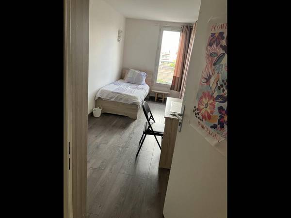 Location / Appartement 4 pièces de 75 m², Saint-Denis, Rue Edouard Vaillant / Photo 9