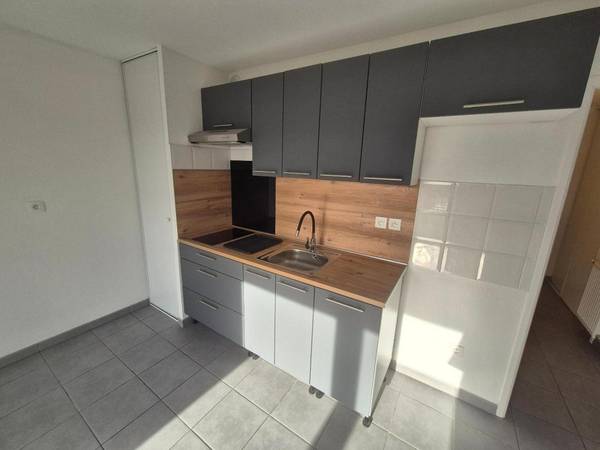 Location / Appartement 3 pièces de 52 m², Toulouse, Rue Edmond Rostand / Photo 2