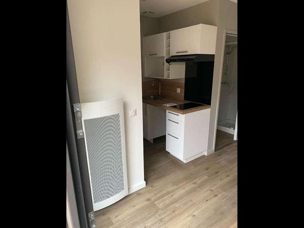 Location / Studio de 18 m², Poitiers, Rue Riffault / Photo 2