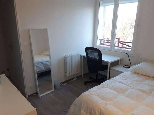 Colocation / Maison 6 pièces de 105 m², Montigny-le-Bretonneux, Rue Raymond Aron / Photo 2