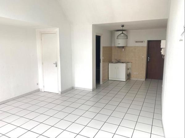 Location / Studio de 29 m², Roanne / Photo 2