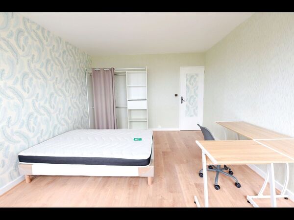 Colocation / Appartement 3 pièces de 70 m², Créteil, Allée Jean de la Bruyère / Photo 2