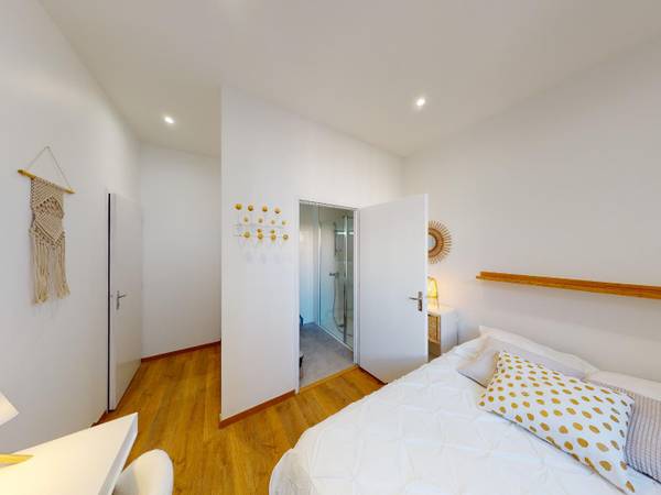 Colocation / Maison 7 pièces de 125 m², Lyon, Rue Commandant Fuzier / Photo 2