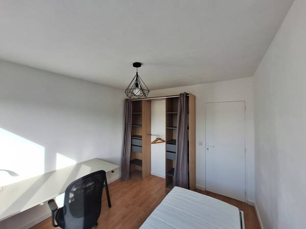 Colocation / Appartement 4 pièces de 68 m², Oullins-Pierre-Bénite, Rue du Petit Revoyet / Photo 2