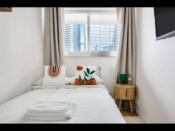 Colocation / Appartement 6 pièces de 106 m², Courbevoie, Place des Dominos / Photo 10