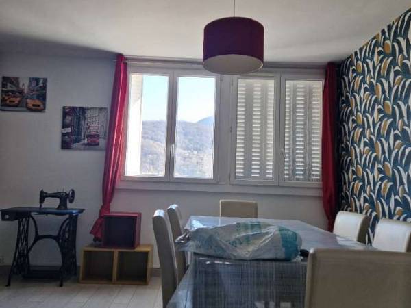 Colocation / Appartement 4 pièces de 83 m², Saint-Martin-d'Hères, Rue Pierre Courtade / Photo 2