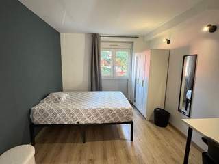 Room in a live-in landlord's home / 1 room apartment, Créteil