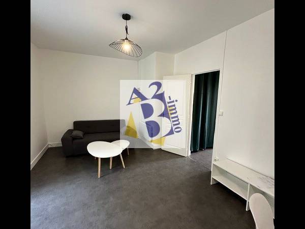 Location / Appartement 3 pièces de 57 m², Angoulême, Rue de la Tourgarnier / Photo 2