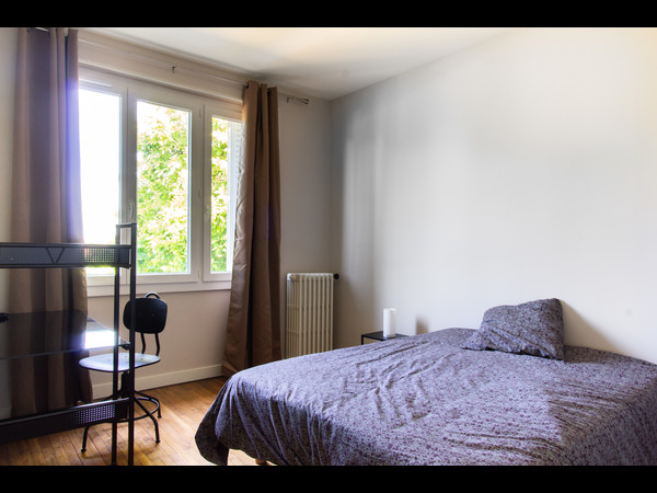 Colocation / Maison 5 pièces de 125 m², Angoulême, Avenue du Maréchal de Lattre de Tassigny / Photo 2