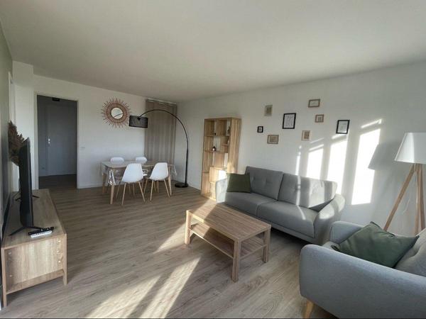 Flatsharing / 5-bedroom flat · 90 m², Bron, Rue Edouard Branly / Photo 2