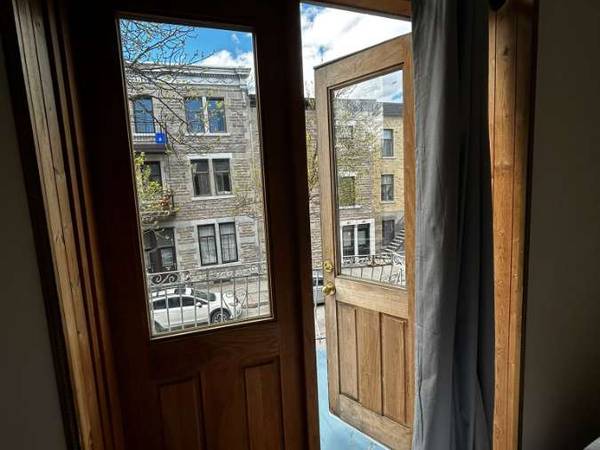 Sous-location / Appartement 8 pièces de 25 m², Montréal, Avenue Duluth Est / Photo 2