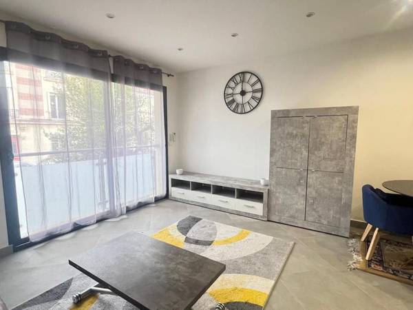 Location / Appartement 2 pièces de 47 m², Alfortville / Photo 2