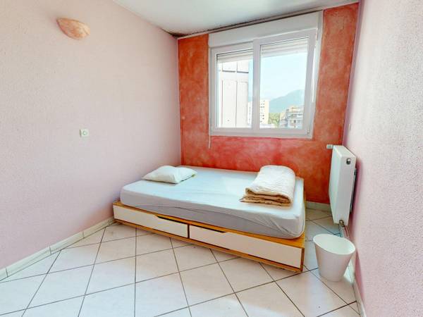 Colocation / Appartement 4 pièces de 75 m², Grenoble, Place des Géants / Photo 2