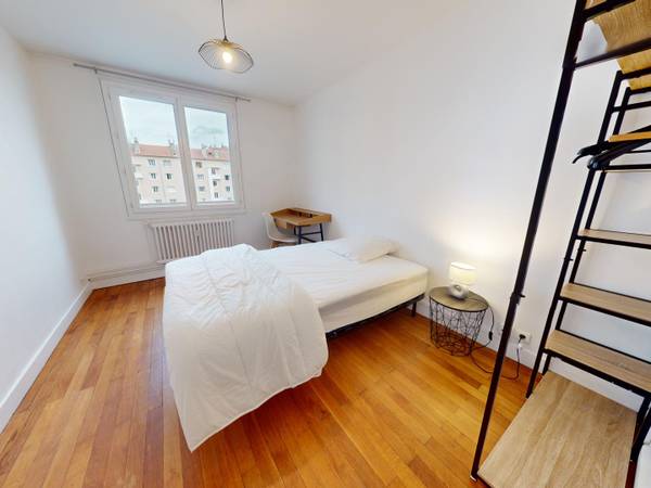 Colocation / Appartement 5 pièces de 87 m², Villeurbanne, Rue Paul Verlaine - Droite / Photo 2