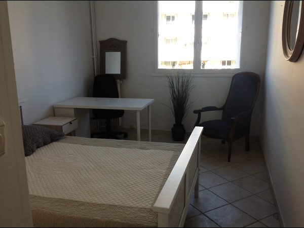 Colocation / Appartement 5 pièces de 80 m², Aix-en-Provence, Square Monseigneur Chalve / Photo 2