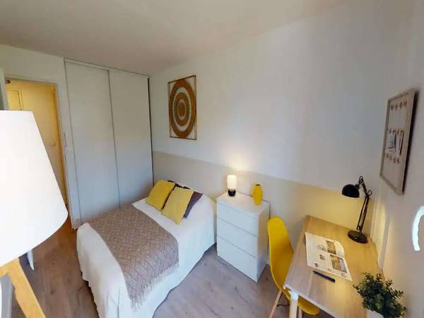 Colocation / Appartement 6 pièces de 88 m², Nanterre, Rue Salvador Allende / Photo 2