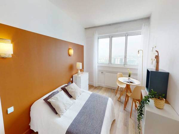 Colocation / Appartement 4 pièces de 110 m², Courbevoie, Rue de Bezons / Photo 2