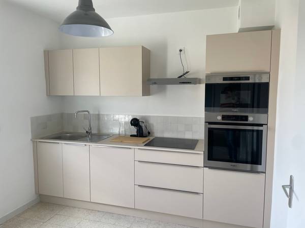 Colocation / Appartement 4 pièces de 100 m², Nîmes, Rue des Trois Fontaines / Photo 2