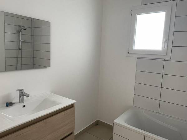 Location / Maison de 90 m², Roanne, Impasse Marguerite Duras / Photo 4