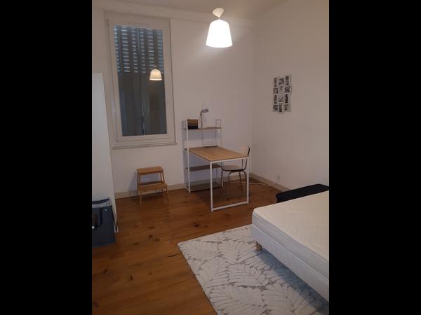 Colocation / Loft/atelier 10 pièces de 300 m², Roanne, Rue de la Couronne / Photo 2