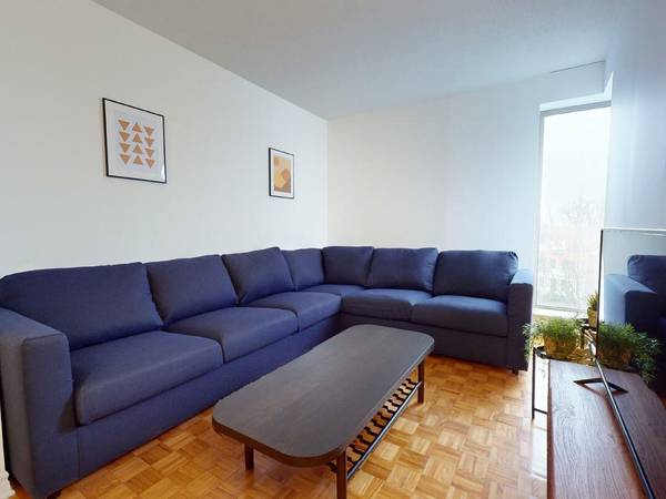 Colocation / Appartement 6 pièces de 200 m², Montréal / Photo 2