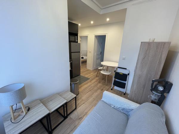 Colocation / Appartement 3 pièces de 38 m², Courbevoie, Rue Eugéne Caron / Photo 2