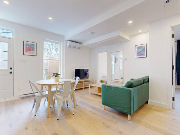 Colocation / Appartement 4 pièces de 75 m², Montréal, Rue Bourget / Photo 2