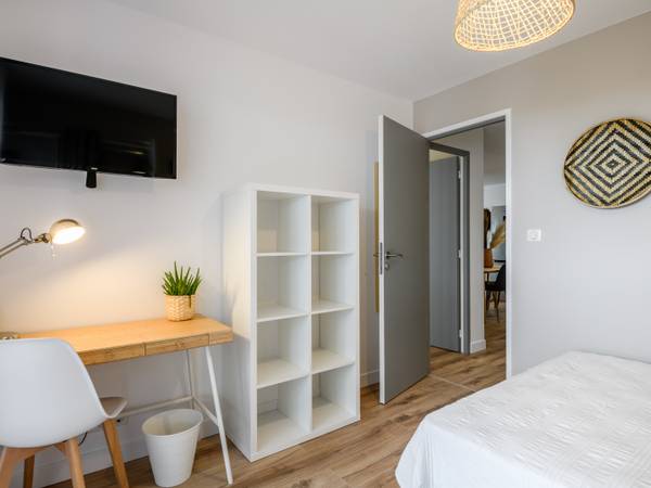 Colocation / Appartement 6 pièces de 102 m², Le Bouscat, Avenue de la Libération Charles de Gaulle, Résidence Tuilerie des Ecus, Bat A1, 2ème Étage, Appt 112 / Photo 9