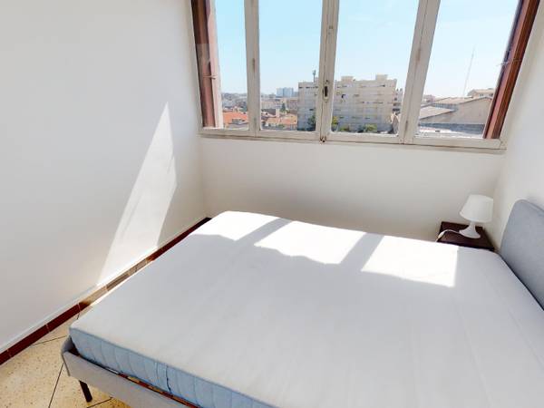 Colocation / Appartement 5 pièces de 74 m², Marseille, Boulevard de la Révolution / Photo 2