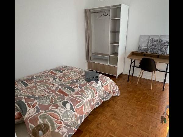 Colocation / Appartement 5 pièces de 71 m², Périgueux, Rue des Écoles / Photo 2