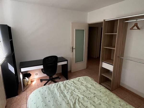 Colocation / Immeuble 3 pièces de 82 m², Saint-Martin-d'Hères, Rue Rosa Luxemburg / Photo 2