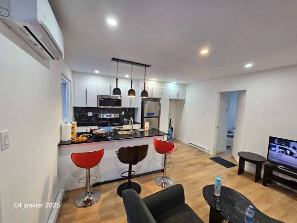 Location / Appartement 2 pièces de 80 m², Montréal, Rue Sherbrooke Est / Photo 2