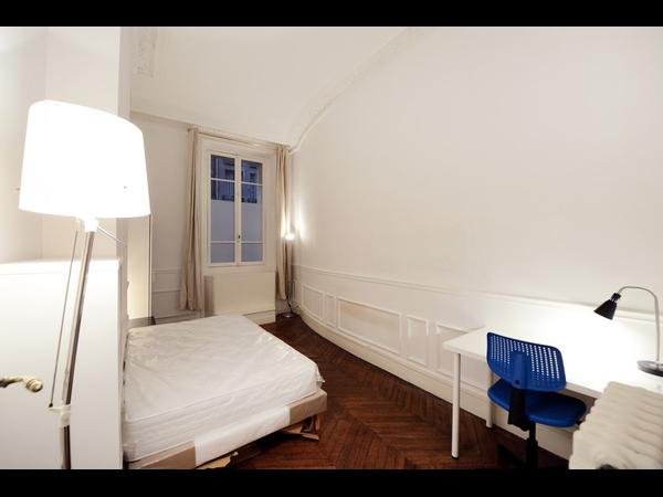 Colocation / Appartement 6 pièces de 125 m², Paris, Rue Cernuschi / Photo 2