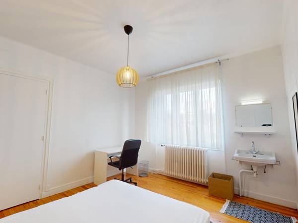 Colocation / Maison 4 pièces de 150 m², Oullins-Pierre-Bénite, Chemin du Grand Revoyet / Photo 2