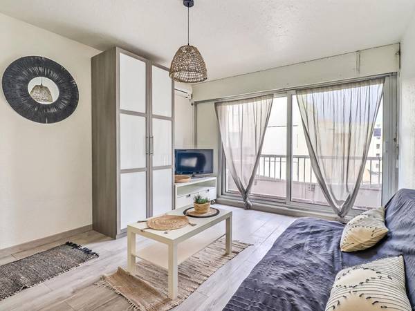 Location / Appartement 1 pièce de 21 m², Nîmes, Rue Varanda / Photo 2