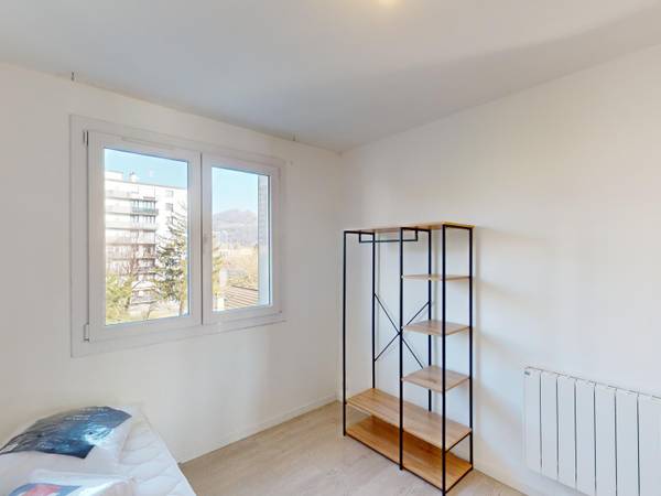 Colocation / Appartement 4 pièces de 60 m², Saint-Martin-d'Hères, Rue Émile Zola / Photo 2
