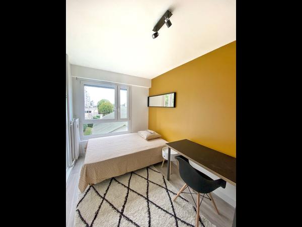 Colocation / Appartement 5 pièces de 84 m², Évry-Courcouronnes, Place Lavoisier / Photo 2