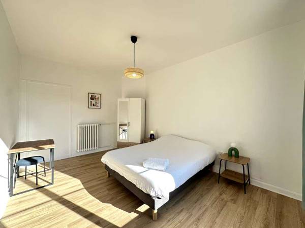 Chambre pour étudiant / Maison 6 pièces de 130 m², Reims, Rue de Neufchâtel / Photo 2