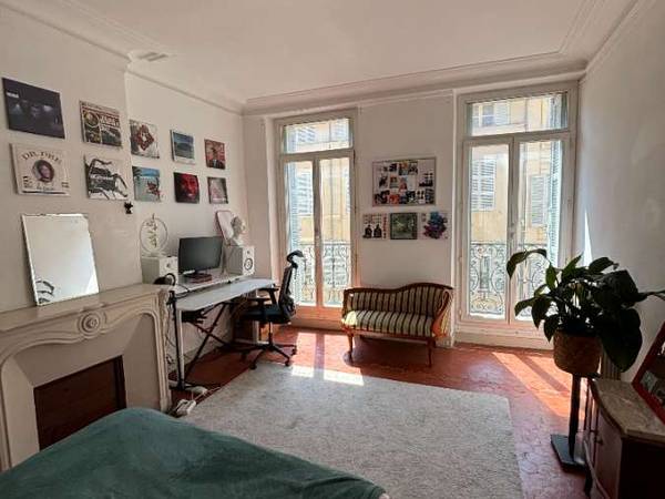 Sous-location / Appartement 6 pièces de 100 m², Marseille, Rue Paradis / Photo 2