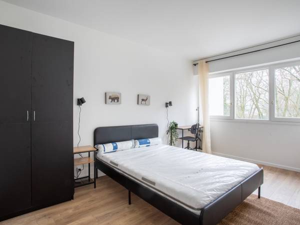 Colocation / Appartement 5 pièces de 101 m², Noisy-le-Grand, Allée de la Noiseraie / Photo 8