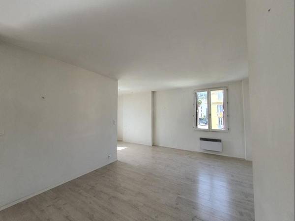 Location / Appartement 2 pièces de 48 m², Ajaccio, Bd Pugliesi Conti / Photo 8