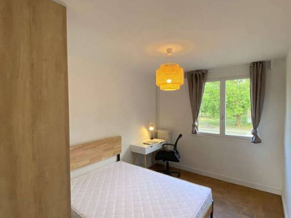 Colocation / Appartement 4 pièces de 79 m², Compiègne, Square du Commandant Gabriel Fournaise / Photo 2