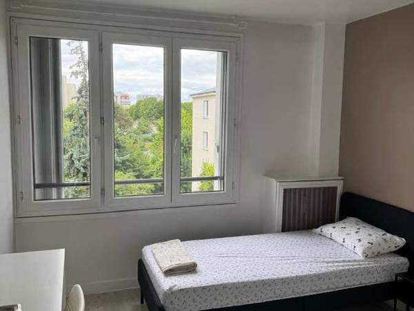 Colocation / Appartement 4 pièces de 70 m², La Courneuve, Rue Edgar Quinet / Photo 8