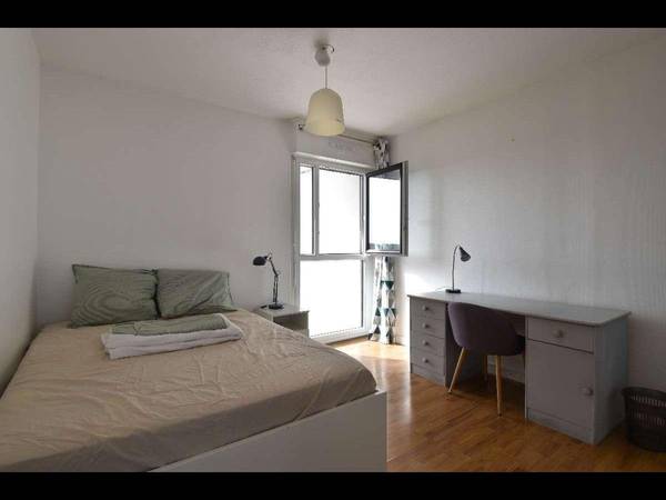 Colocation / Appartement 4 pièces de 80 m², Pessac, Rue Léo Ferré / Photo 2